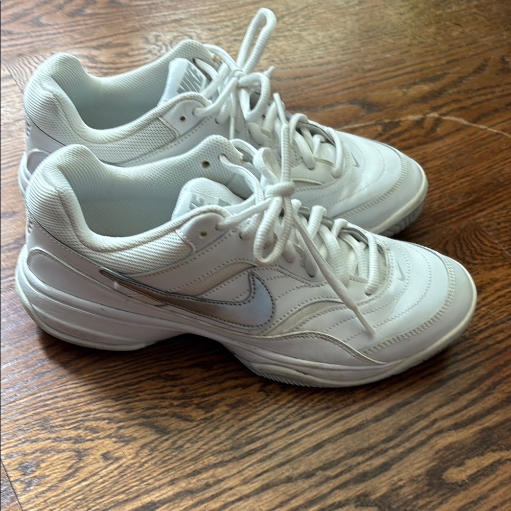 Nike White Tennis Sneakers Low-Top Versatile Design Size 9